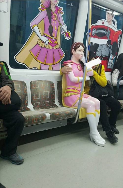 특이점이 온 한국 지하철.jpg